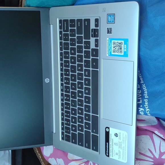 Laptop - Picture 2 of 4